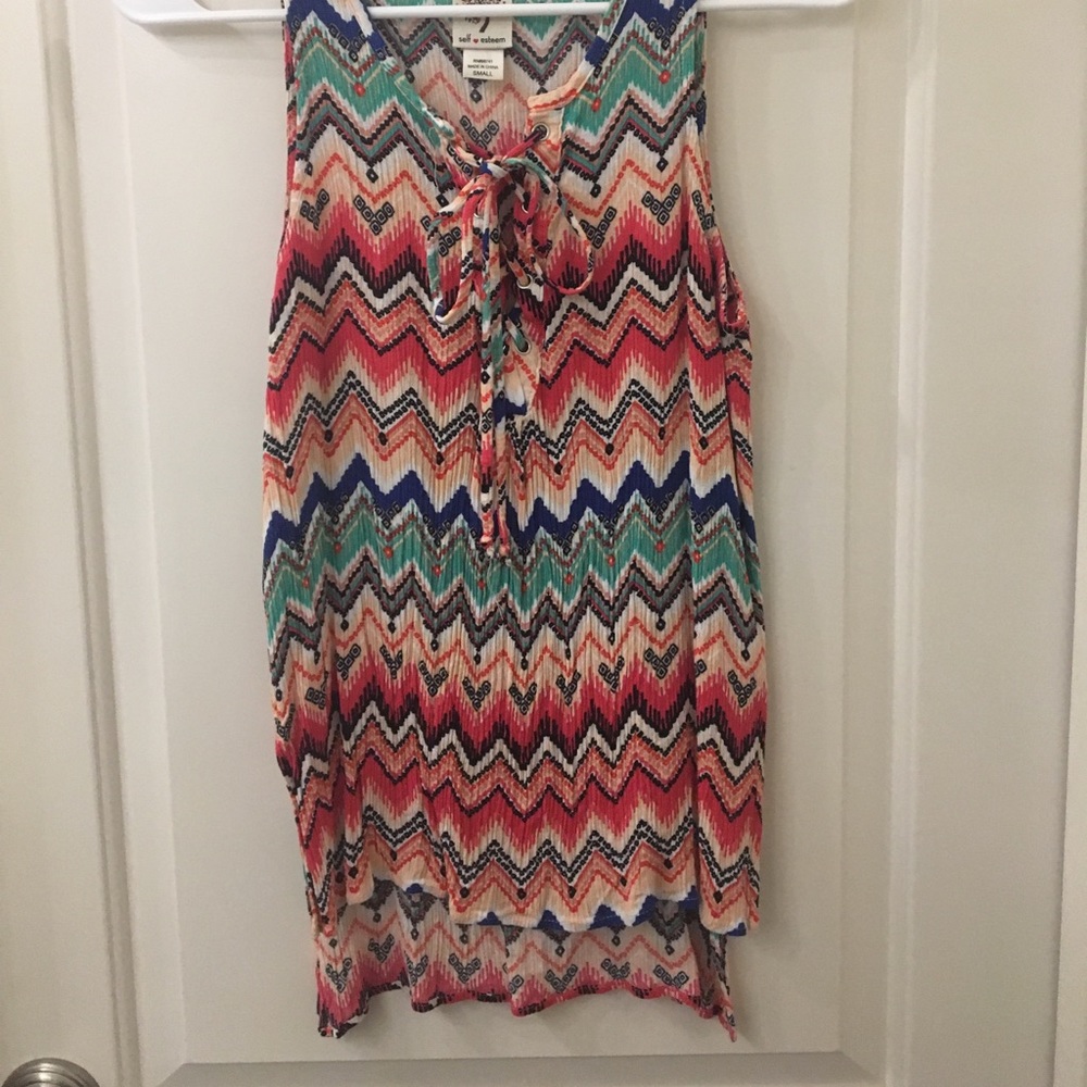 Chevron Patterned Tank Top - Picture 2 of 5